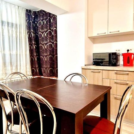 Big & Cosy Apartment With 3 Double Beds & 2 Bathrooms Iasi Exteriör bild