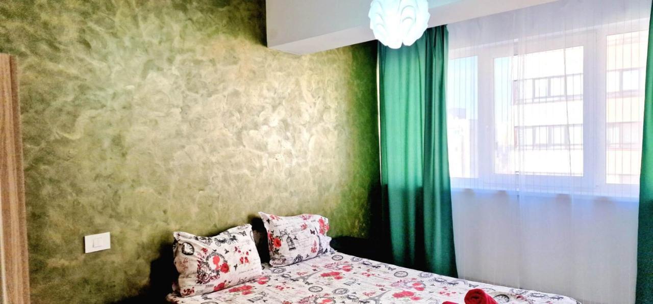 Big & Cosy Apartment With 3 Double Beds & 2 Bathrooms Iasi Exteriör bild