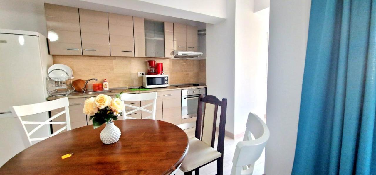Big & Cosy Apartment With 3 Double Beds & 2 Bathrooms Iasi Exteriör bild