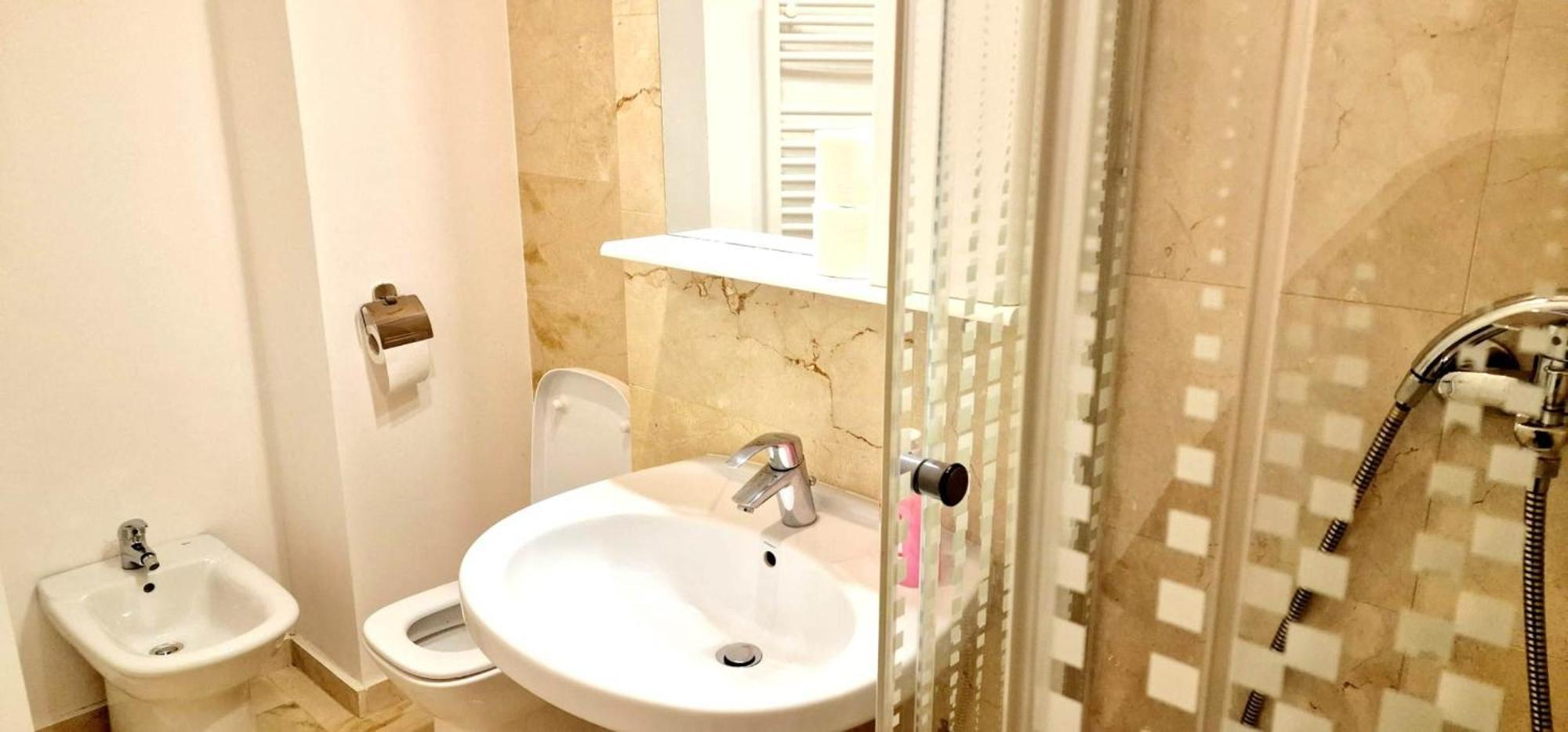 Big & Cosy Apartment With 3 Double Beds & 2 Bathrooms Iasi Exteriör bild